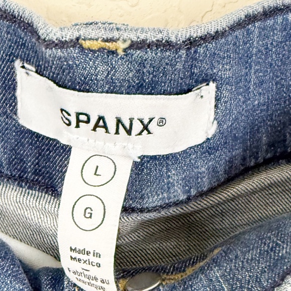 Spanx Everywear Jean Shorts 5" Tummy Control Blue Size Large - Picture 4 of 5